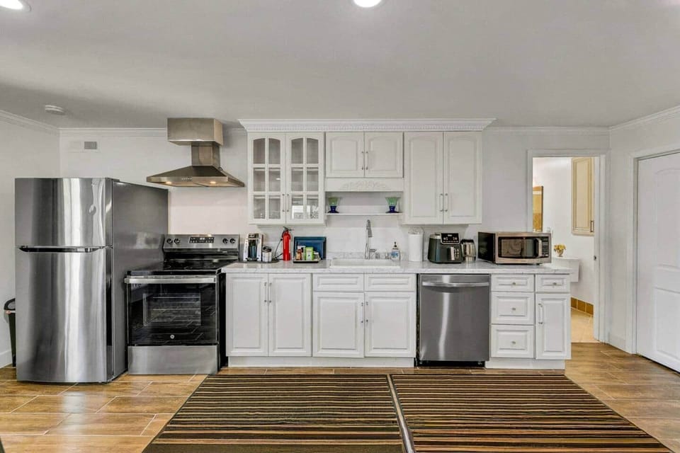 Full kitchen with refrigerator, stove and oven, dishwasher, microwave, coffee