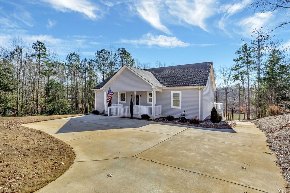 Street view of lakehouse.