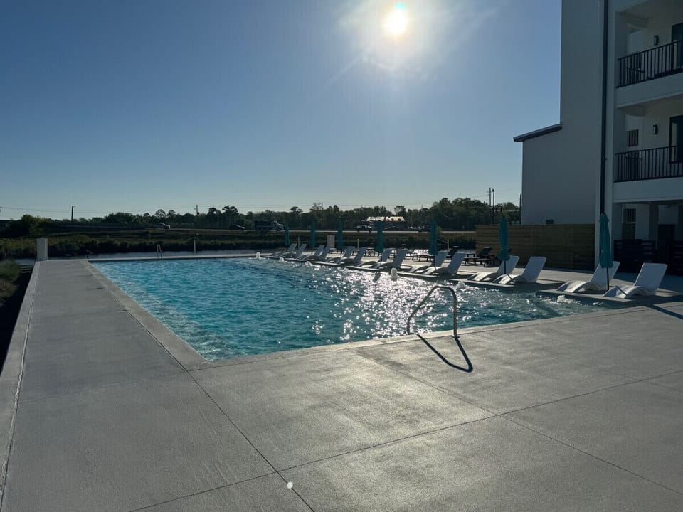 80x40 Pool! Ready for you!