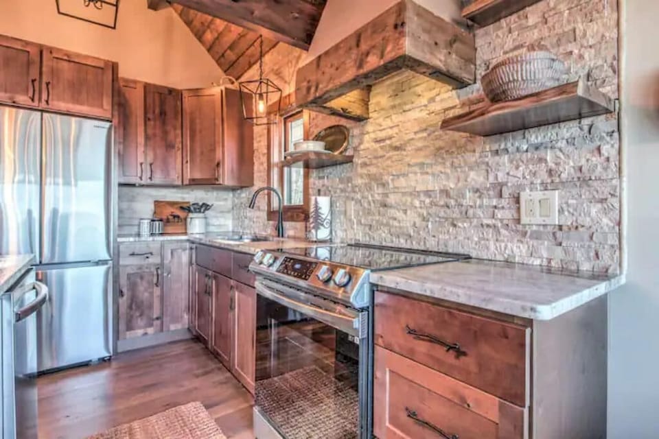 Everything is brand new. Wood cabinets, leathered granite, natural stone 