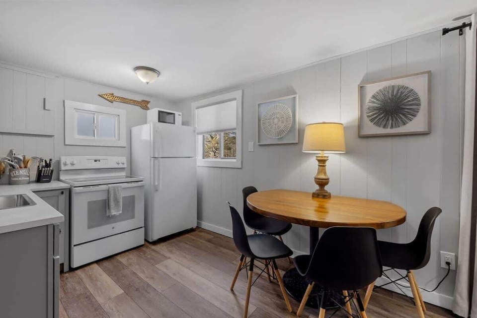 Eat In Kitchen 