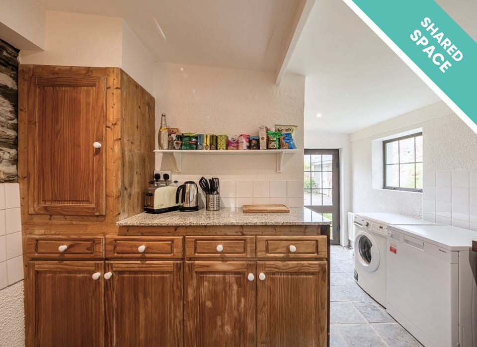 Shared Space Kitchen Ventry Farm Seaside Cottages Ventry County Kerry Ireland