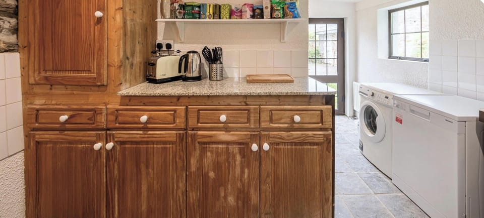 Shared Space Kitchen Ventry Farm Seaside Cottages Ventry County Kerry Ireland