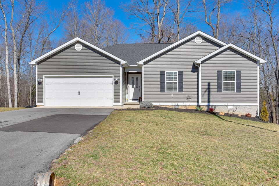 Scottsville Vacation Rental | 4BR | 2BA | 1,600 Sq Ft | 2 Steps to Enter