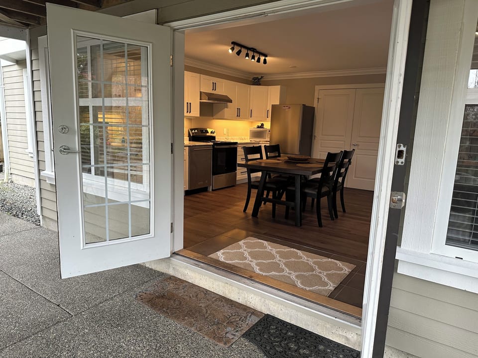 Separate private entry to the suite.