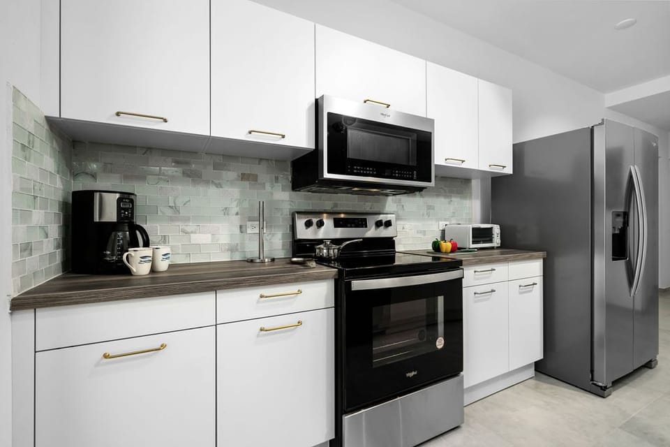 The fully equipped kitchen enables you to prepare a delicious meal for your family before heading to the beach.