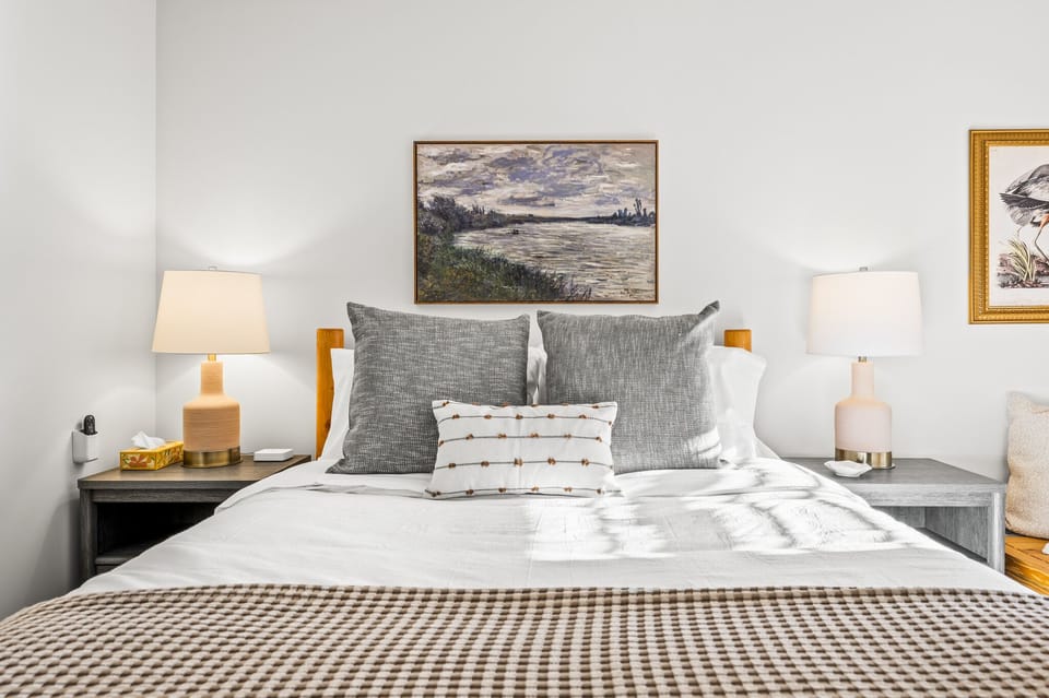 Blue Heron QUEEN bedroom.  Soothing blue tones and cozy cotton linens.