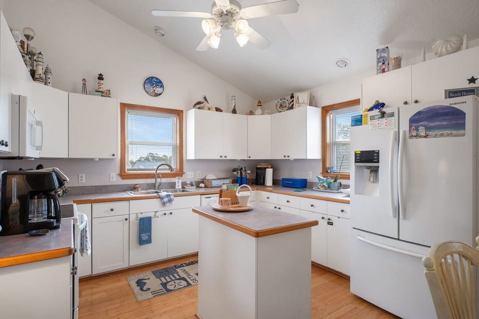 9-web-or-mls-3103-S-Ocean-View-Ct-ML-Kitchen