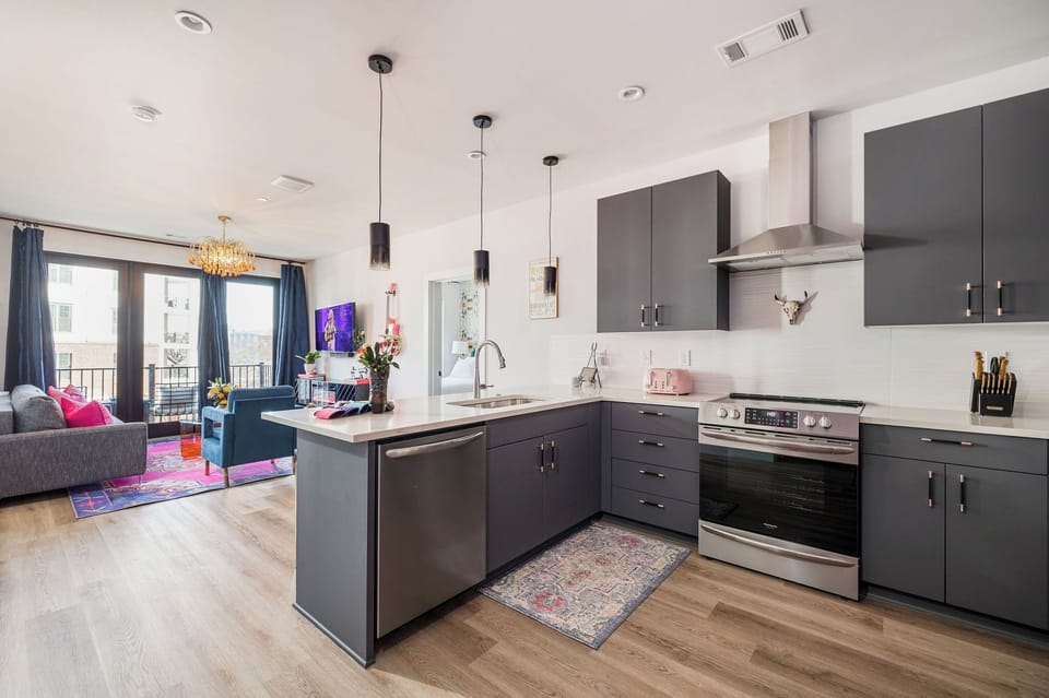 Fully equipped kitchen with granite cookware and stylish dining-ware