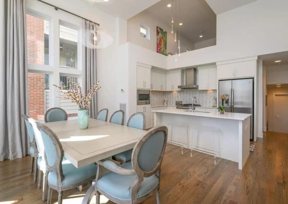 Beautiful features that add fizz and flavor from the dining to the kitchen area.