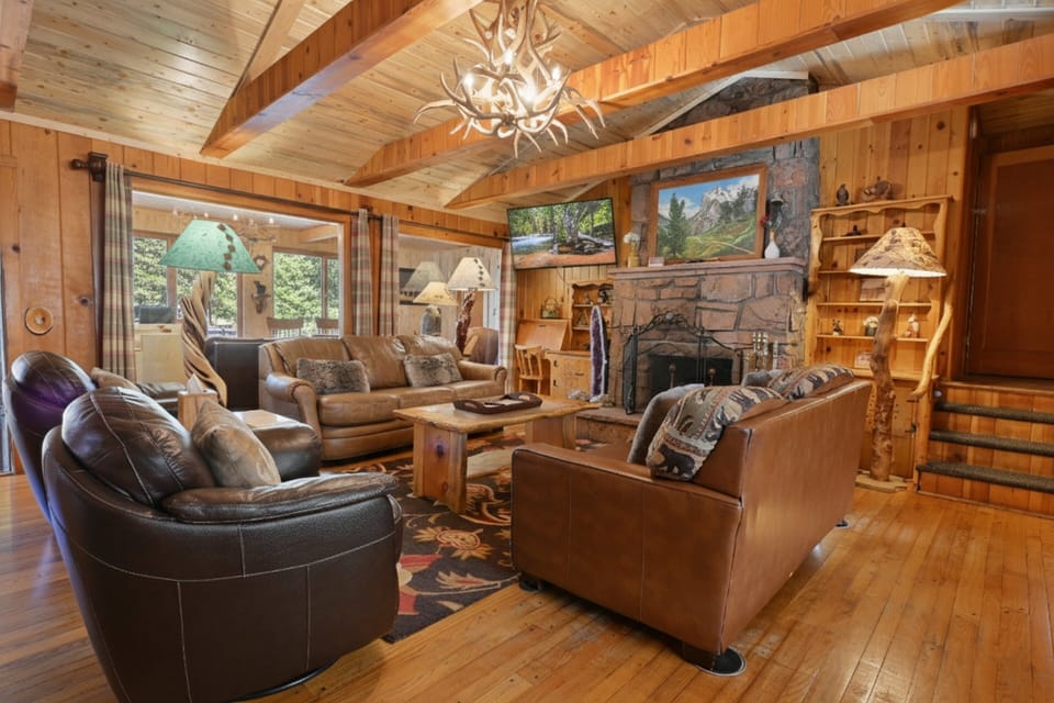lodge_living_room_full