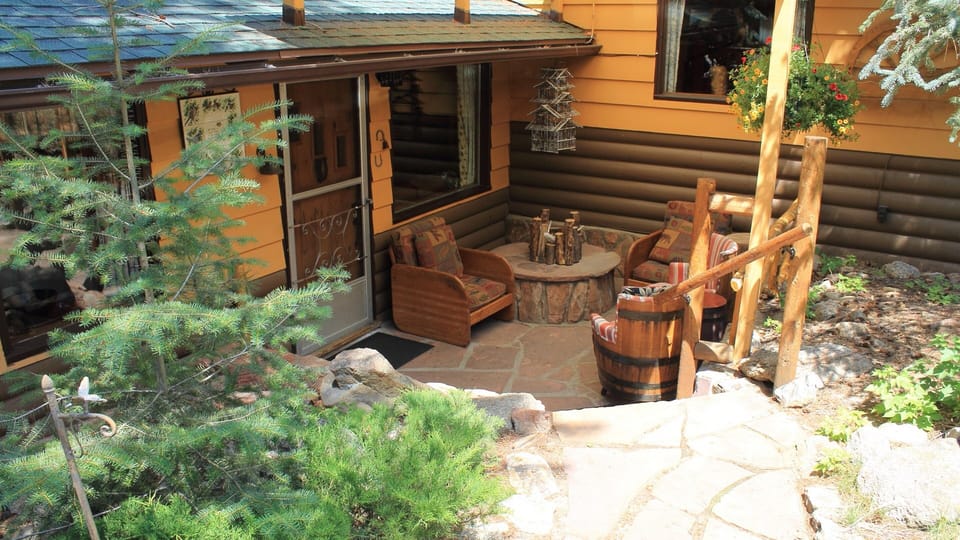 lodge_large_patio
