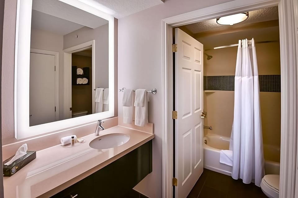 Refresh effortlessly with bright vanity lighting and clean tub-shower.