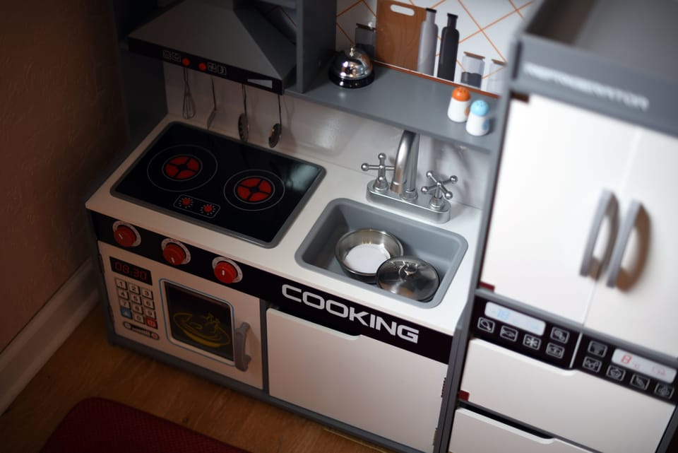 Little ones get a kitchen playset—fun & creative time awaits!