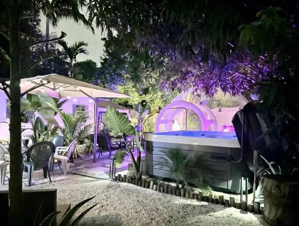 Outdoor spa tub