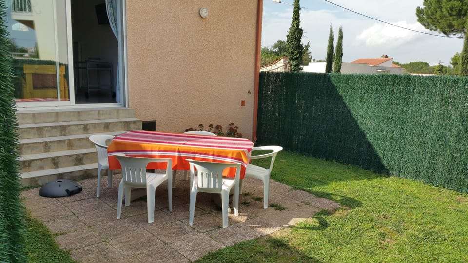 Jardin de notre gîte Micocoulier