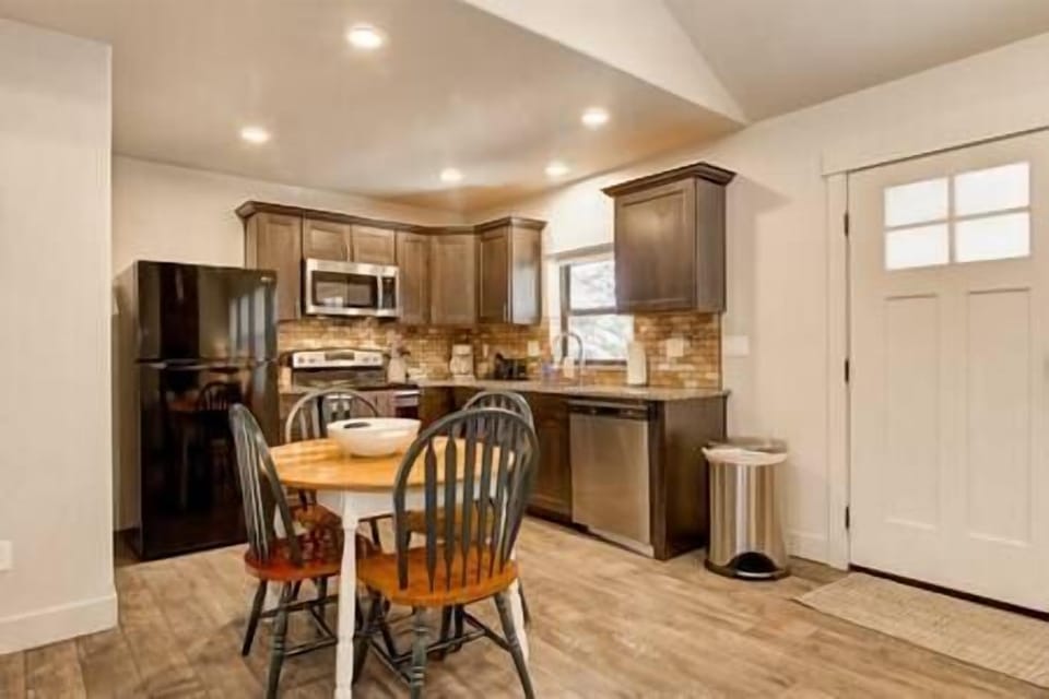 Kitchen Area (2)