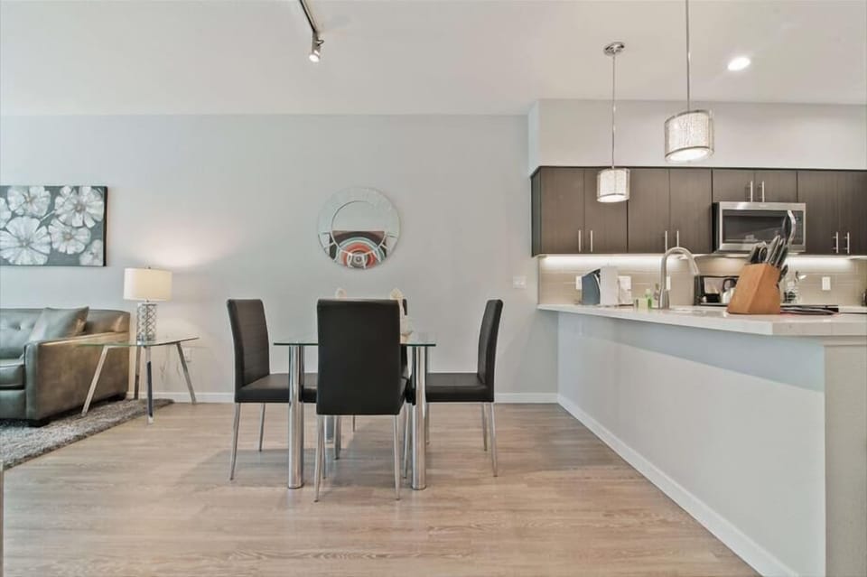 North Peninsula Menlo Park 1 Bedroom Dining Room