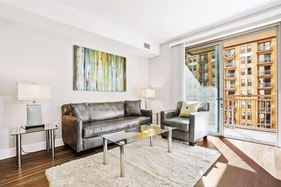 South Arlington Arlington 2 Bedroom Living Room