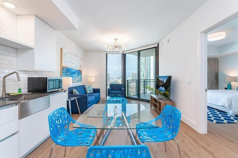 Miami 1 Bedroom Dining Room