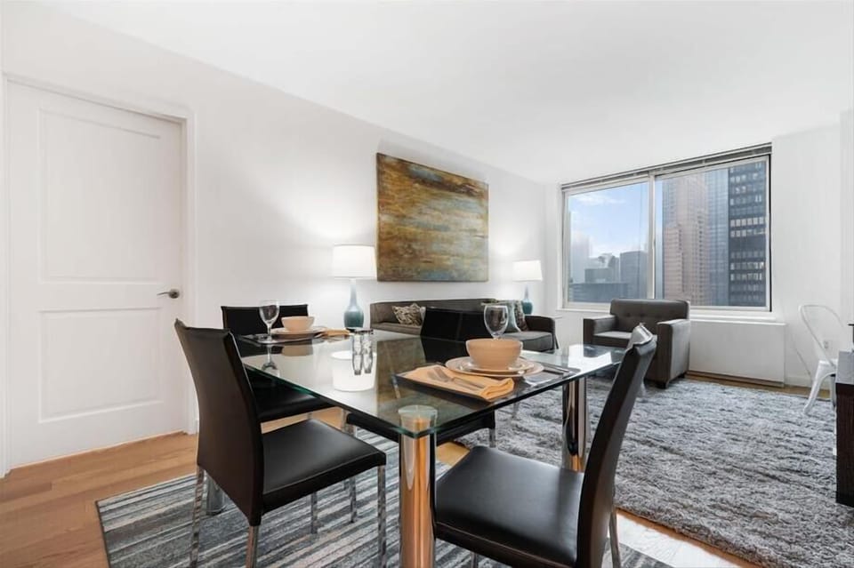 Midtown West New York 2 Bedroom Dining Room