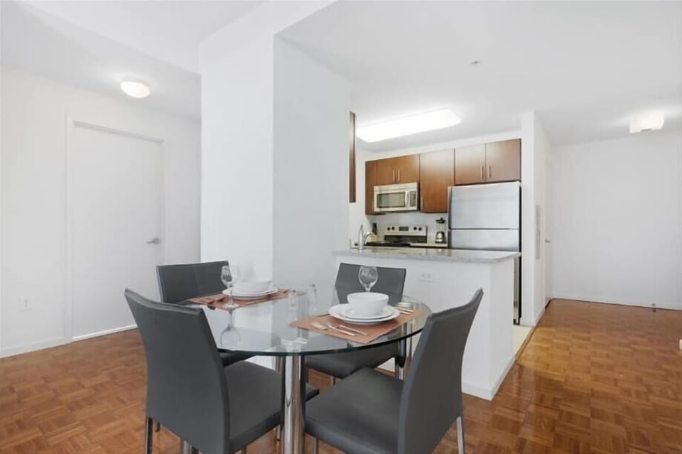 Jersey City 1 Bedroom Dining Room