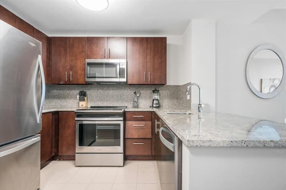 Jersey City 1 Bedroom River View Kitchen