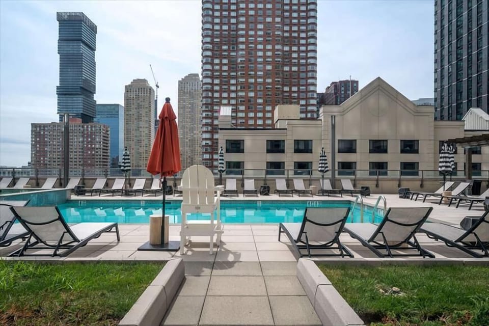 Jersey City 1 Bedroom River View Pool