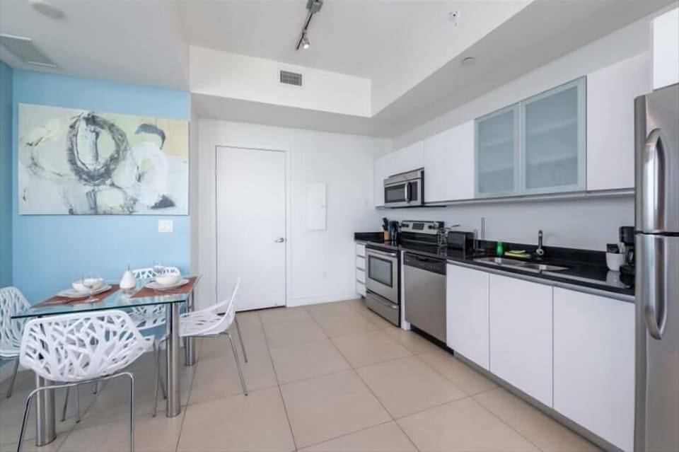 Miami Miami Beach 1 Deluxe Bay Front Kitchen