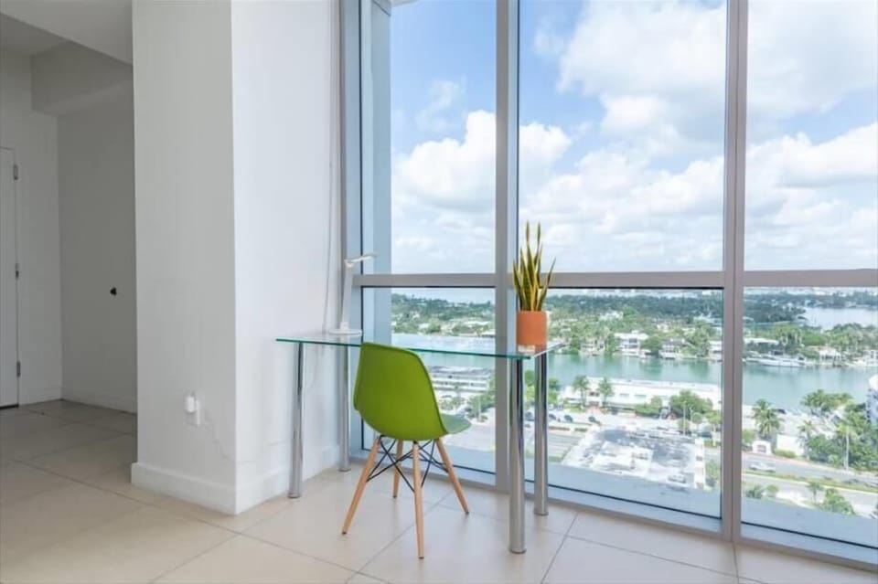 Miami Miami Beach 1 Deluxe Bay Front Living Room