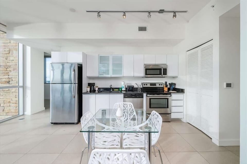 Miami Miami Beach 1 Deluxe Bay Front Kitchen