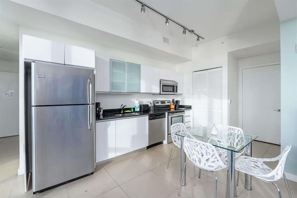 Miami Miami Beach 1 Deluxe Bay Front Kitchen