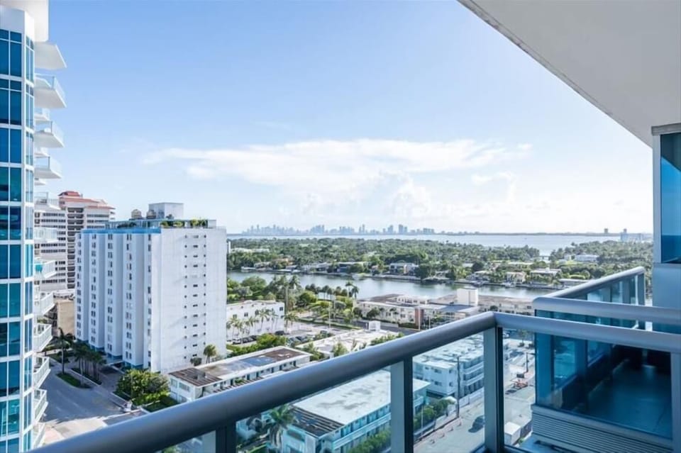 Miami Miami Beach 1 Deluxe Partial Ocean Vi View
