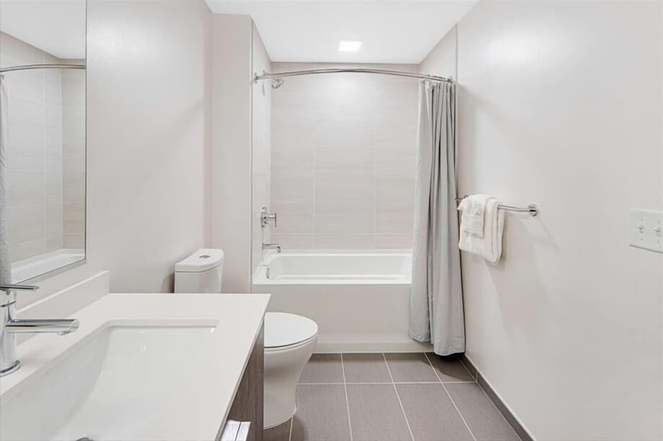 Noma Washington 1 Bedroom Deluxe Bathroom