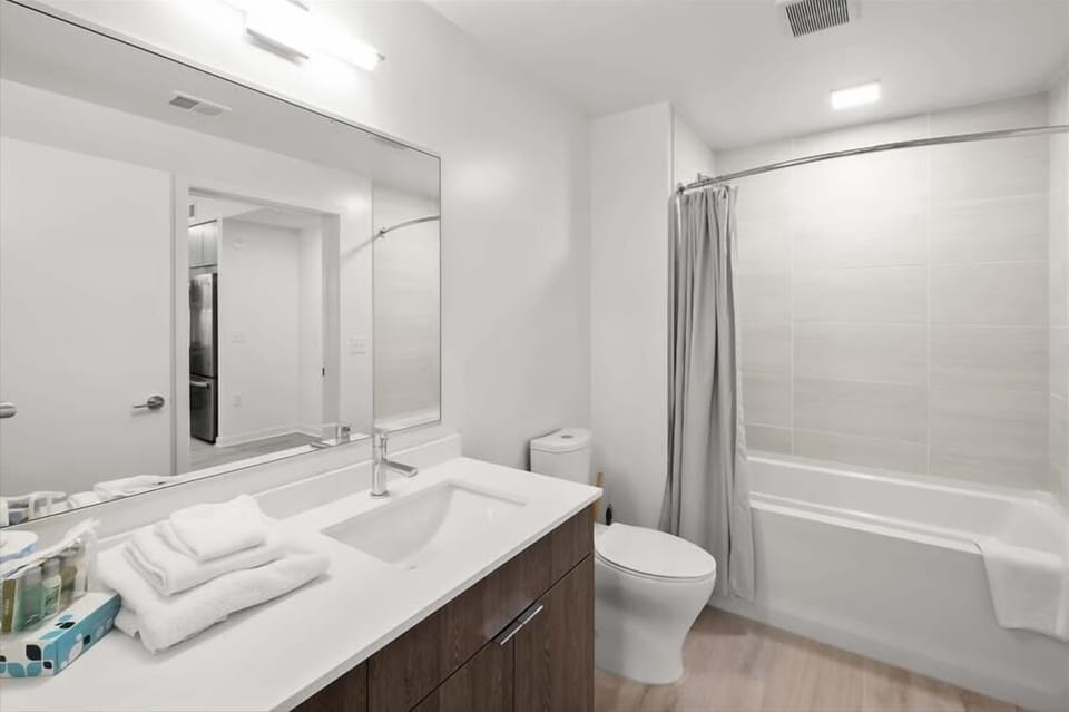 Noma Washington 2 Bedroom Bathroom