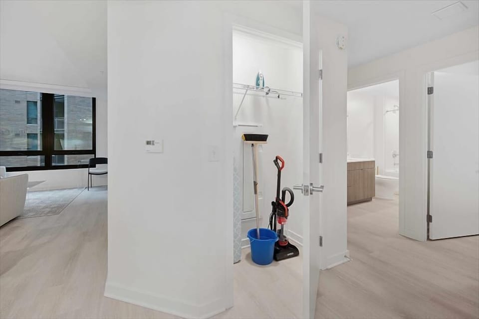 Noma Washington 2 Bed / 1 Bath Main Closet