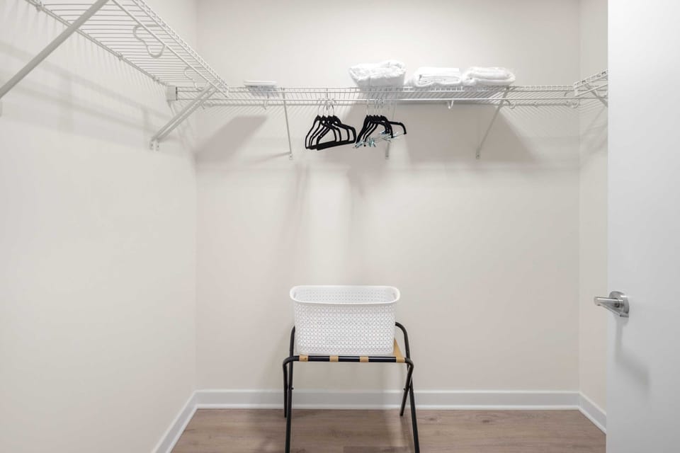 Noma Washington 2 Bedroom Queen/2 Twin Bedroom 2 Closet