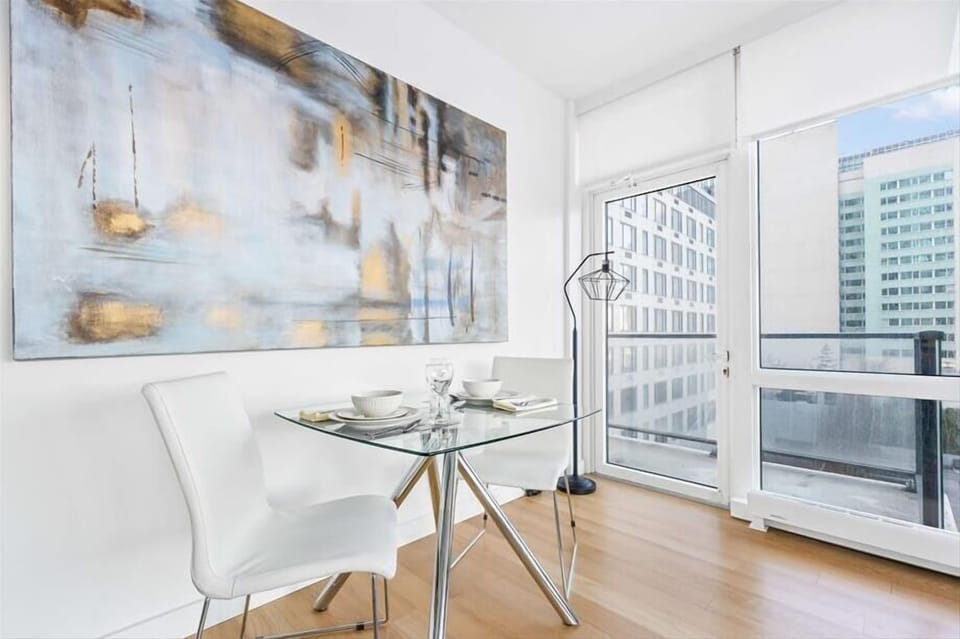 Midtown West New York 1 Bedroom Dining Room