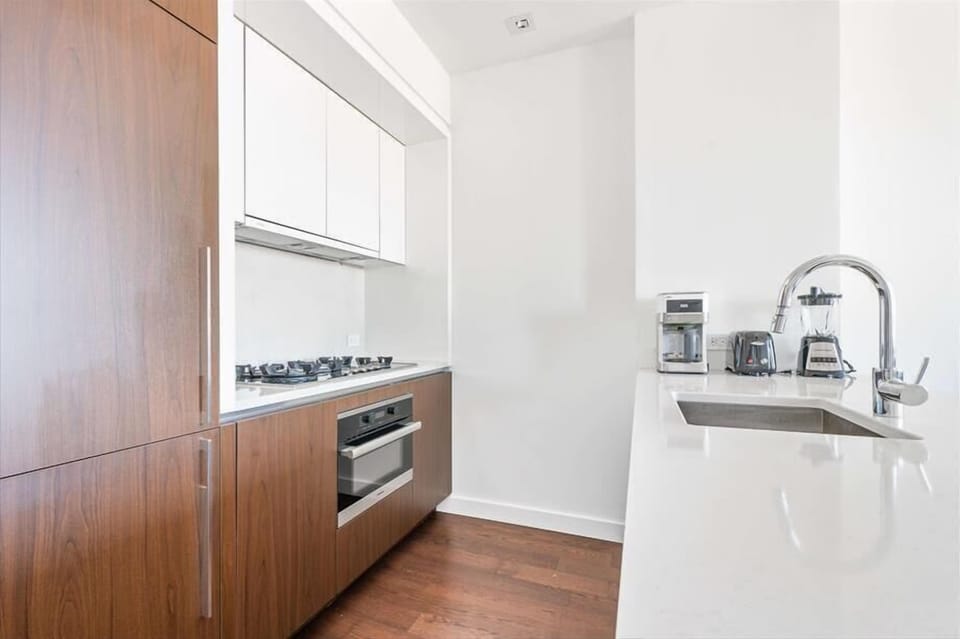 Midtown West New York 1 Bedroom Deluxe Kitchen