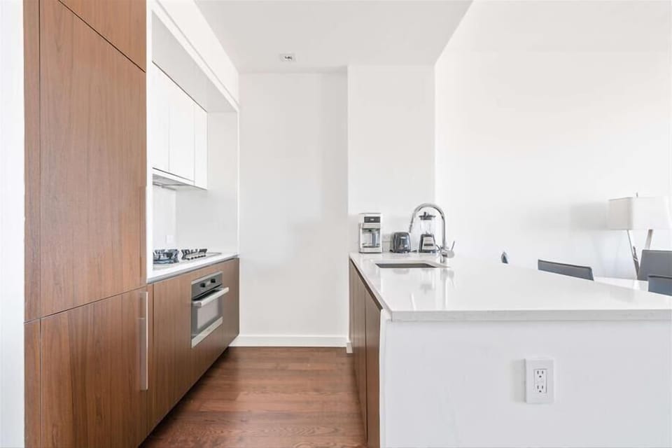 Midtown West New York 1 Bedroom Deluxe Kitchen