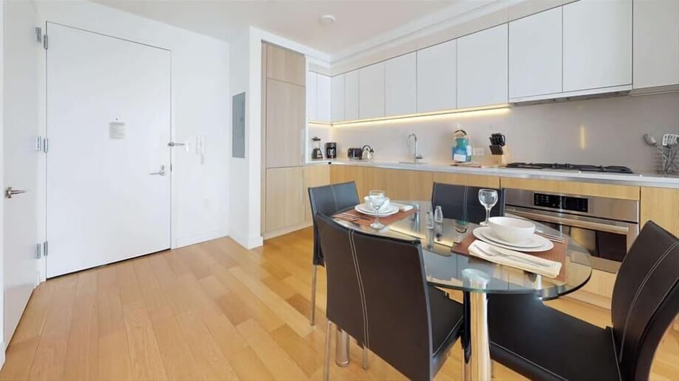Midtown West New York 1 Bedroom Deluxe Dining Room