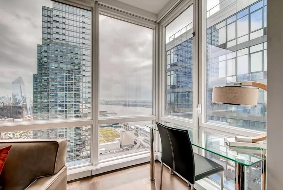 Midtown West New York 1 Bedroom Deluxe Living Room