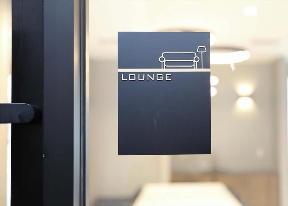 Lounge - Building Hotel Amenity Photos
