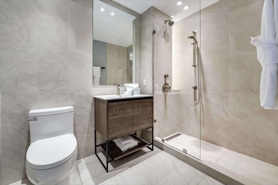 Bronx Studio Full + Bal Bathroom