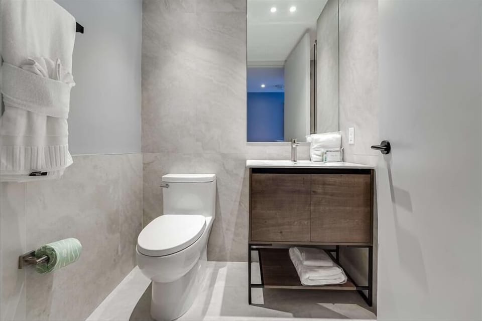 Bronx Studio Queen Bathroom