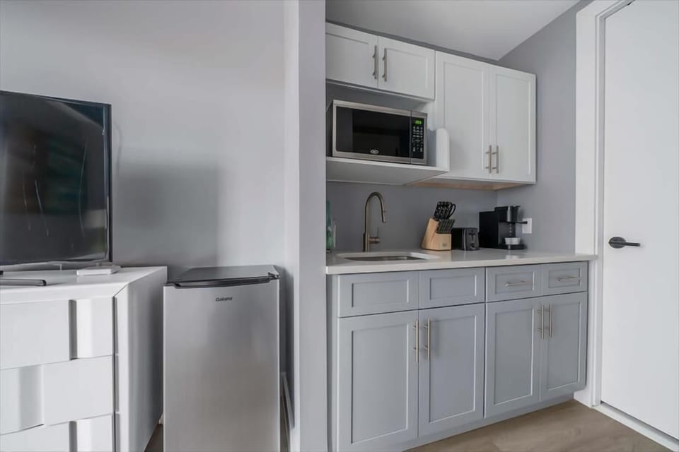 307 Studio Queen w Balcony - Mott Haven - NYC