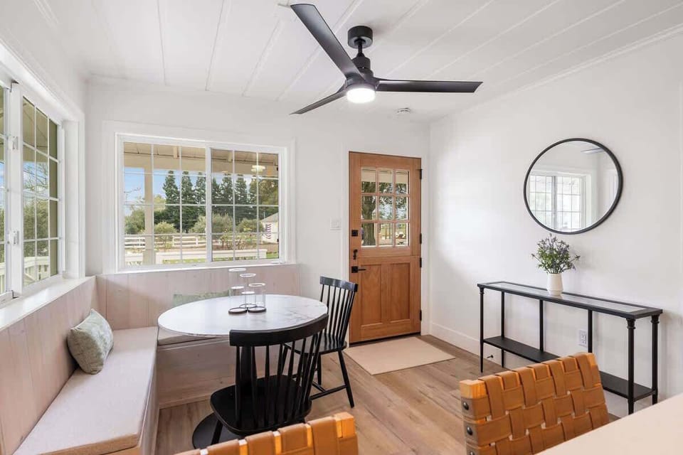 Bungalow 1 dining