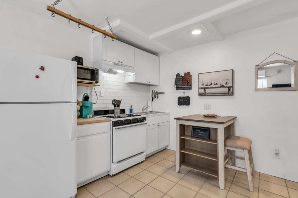 Cook up a feast in this fully stocked kitchen with modern appliances