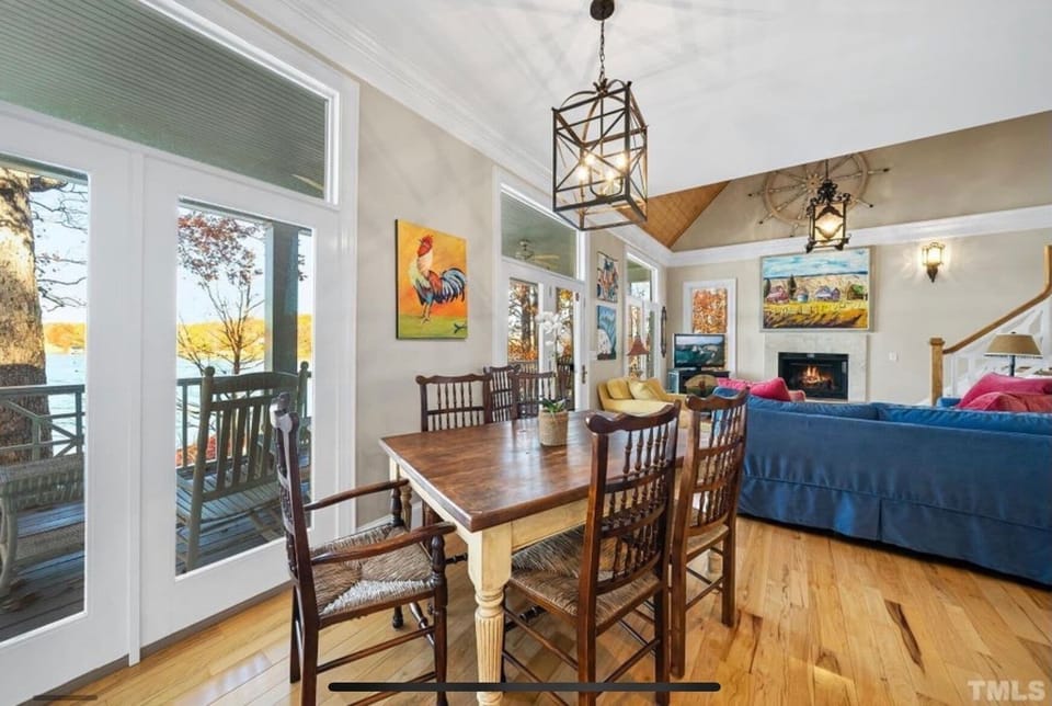 Kitchen dining area.