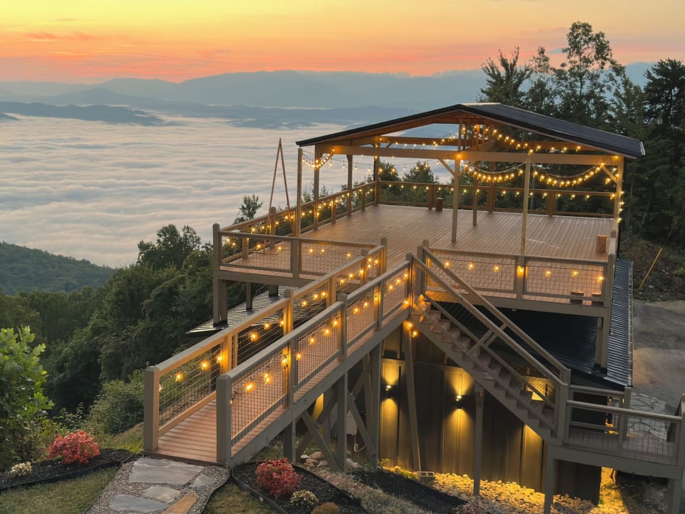 Experience 'INN THE CLOUDS'! Stunning vistas, indoor heated pool with spa, theat